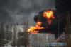 V ruskem Krasnodarju izbruhnil požar na naftni rafineriji, domnevno zaradi napada z letalniki