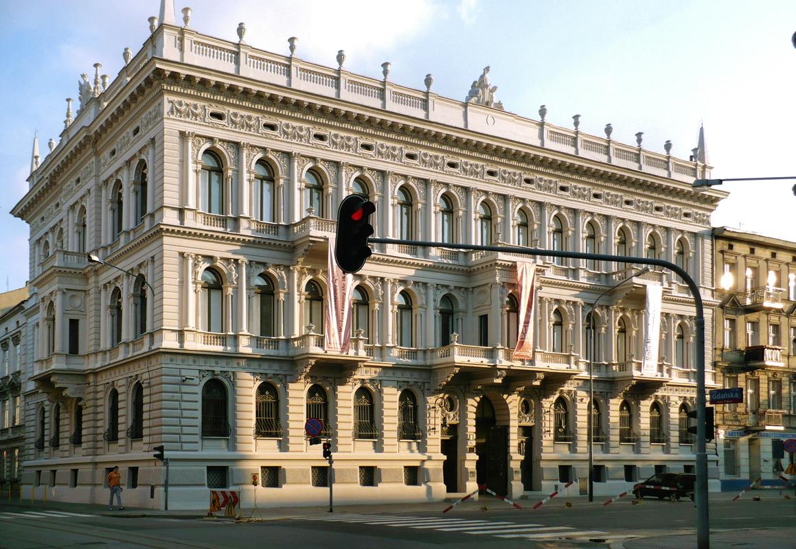 Muzej Sztuki je bil ustanovljen leta 1930 in velja za enega najstarejših obstoječih in delujočih muzejev, ki se ponašajo z zbirkami avantgardne umetnosti. Foto: Wikipedia