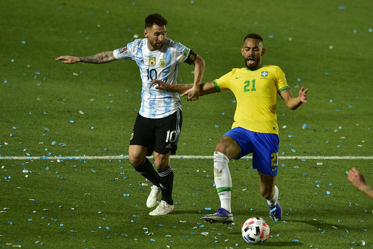Brazilija je kot suverena zmagovalka močnih južnoameriških kvalifikacij in dobro uravnoteženo reprezentanco na stavnicah prva favoritinja za zmago v Katarju, medtem ko je Argentina po nizu 31 tekem brez poraza peta med favoriti za dvig zlatega pokala. Foto: AP