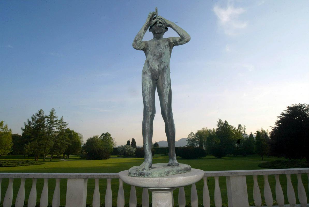 Na ALUO-ju opozarjajo, da je bila zbirka skulptur v parku Brdo in v dvorcu Brdo najbolj celosten prikaz kiparstva poznih štiridesetih in petdesetih let na prostem v Sloveniji. Foto: BoBo