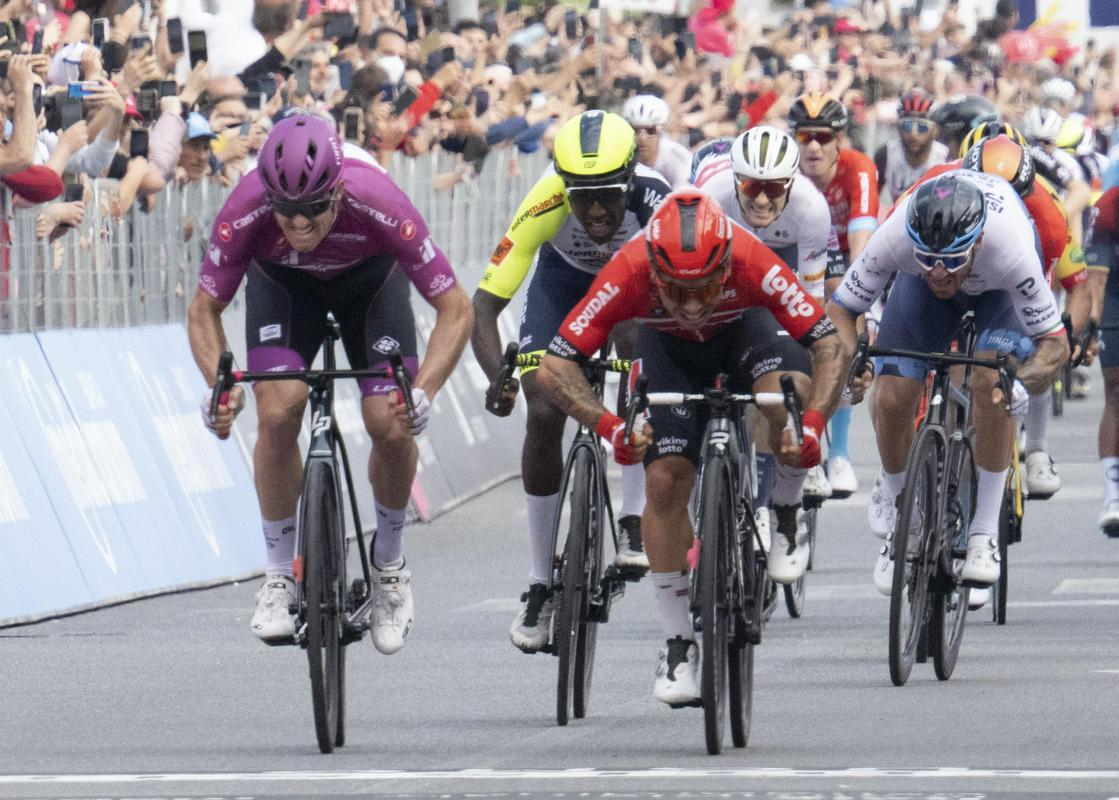 Arnaud Demare je na večni lestvici etapnih zmag na Giru prehitel legendarna rojaka Jacquesa Anquetila in Bernarda Hinaulta. Foto: EPA