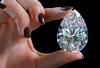 Najtežji beli diamant na dražbi dosegel 21 milijonov evrov 
