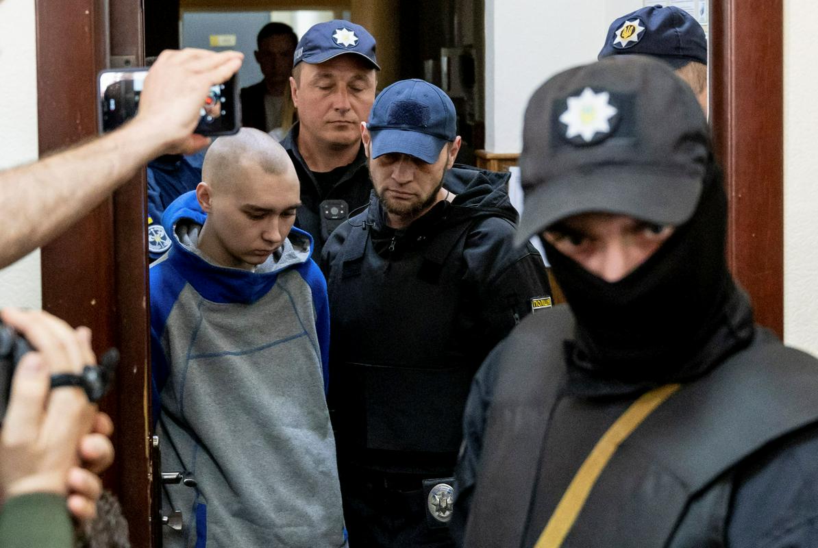 Šišimarin ob prihodu na sojenje. Foto: Reuters