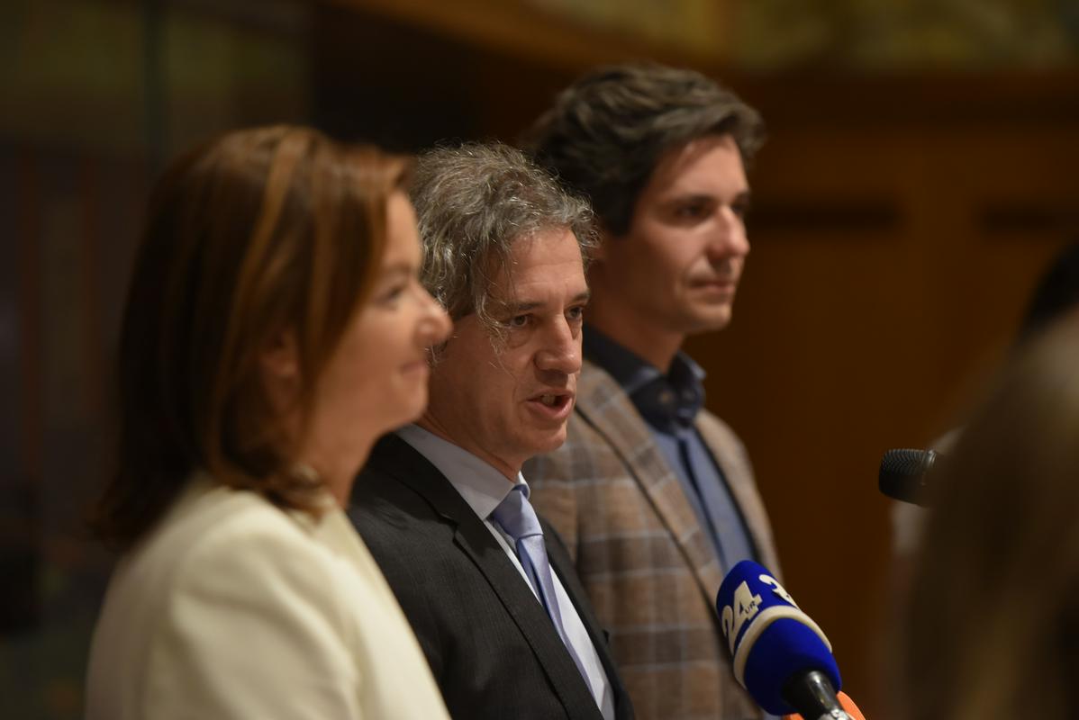 Robert Golob, Tanja Fajon in Luka Mesec bodo po napovedih koalicijsko pogodbo podpisali v torek. Foto: BoBo