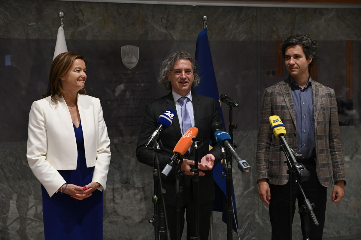 Predsedniki koalicijskega trojčka Tanja Fajon, Robert Golob in Luka Mesec. Foto: BoBo