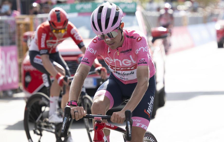 Juan Pedro Lopez indossa la maglia rosa sin dalla quarta tappa con arrivo all'Etna.  Foto: Reuters