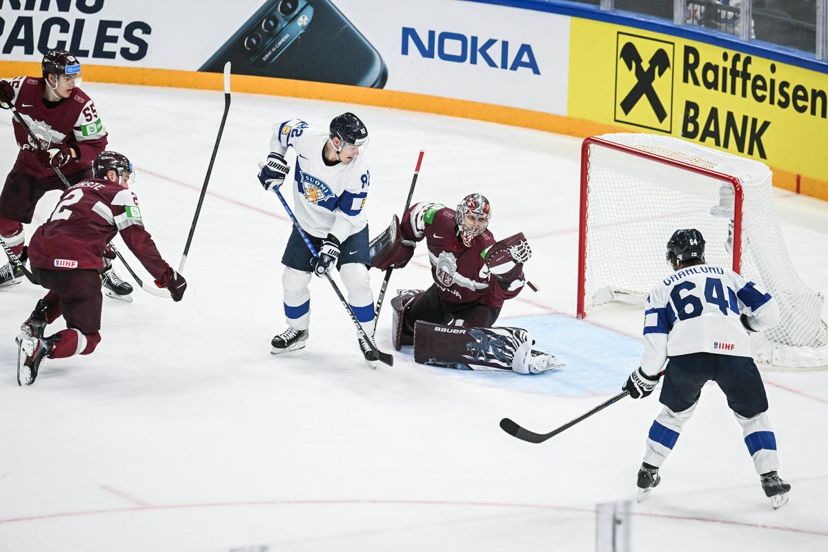 Mikael Granlund je z Nashvillom hitro izpadel iz končnice Lige NHL, zato bo lahko igral na domačem svetovnem prvenstvu. Foto: EPA