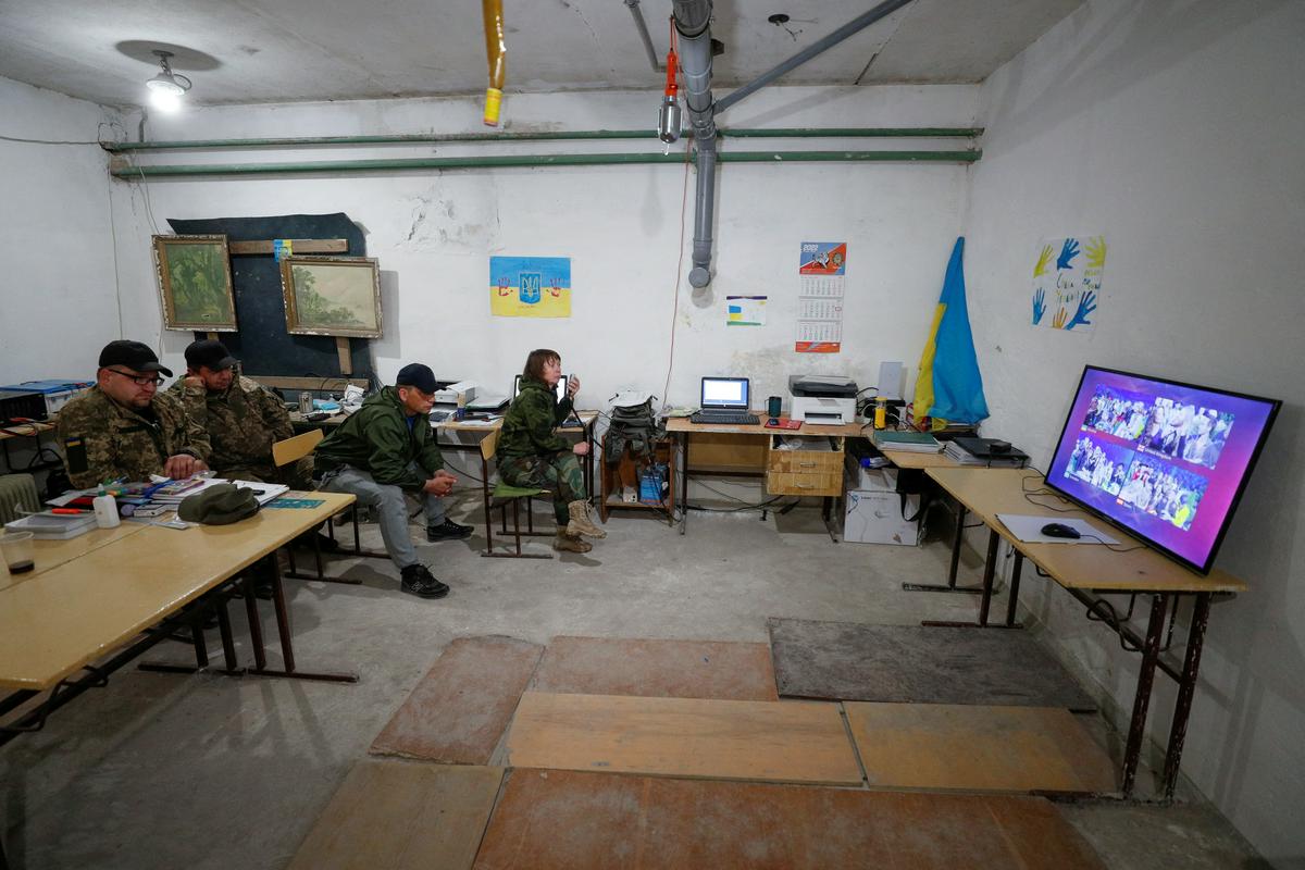 Spremljanje Evrovizije v bunkerju. Foto: Reuters
