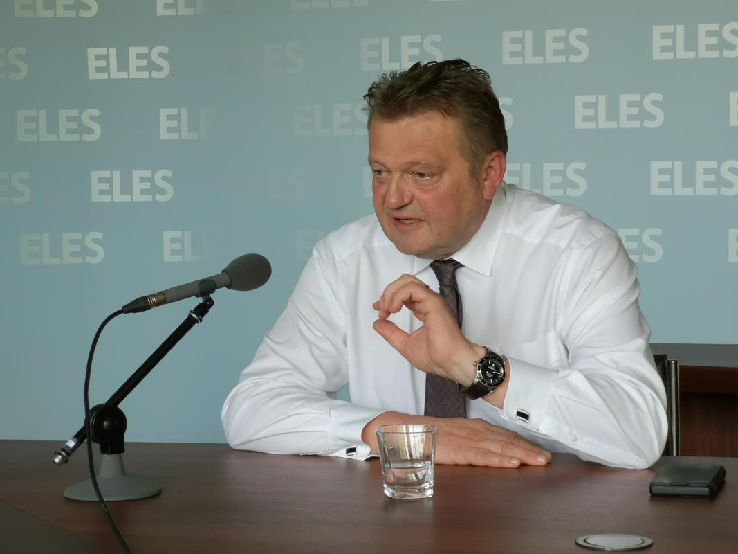 Aleksander Mervar vodi državno podjetje ELES, ki je sistemski operater prenosnega električnega omrežja v Sloveniji. Foto: Radio Slovenija