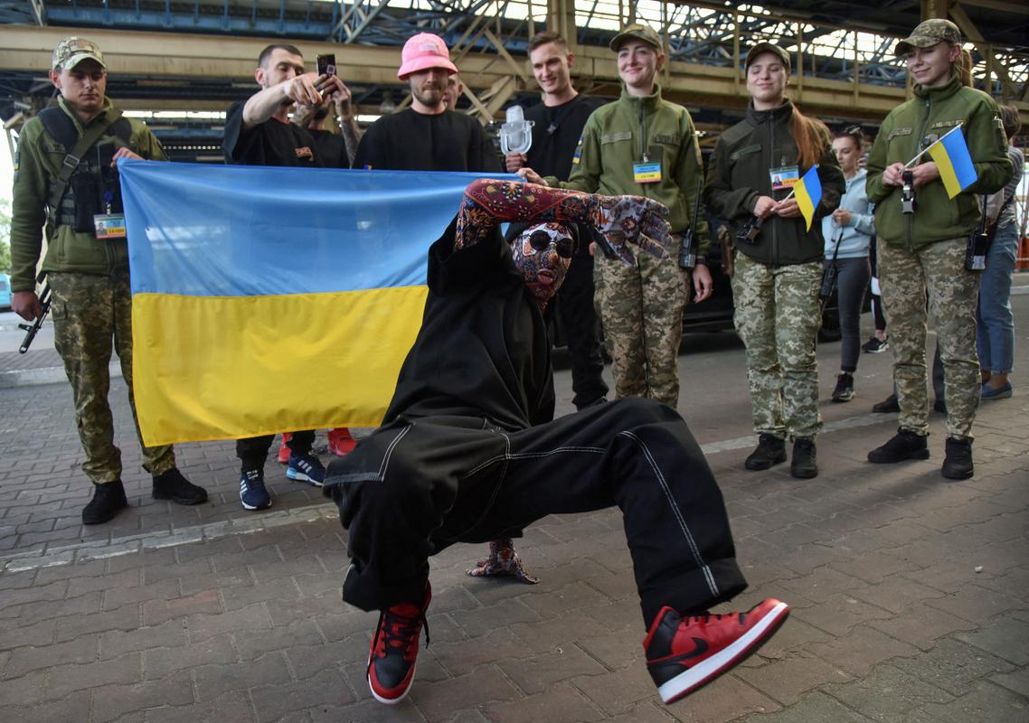 Improviziran nastop evrovizijskih zmagovalcev za ukrajinske obmejne vojake. Foto: Reuters