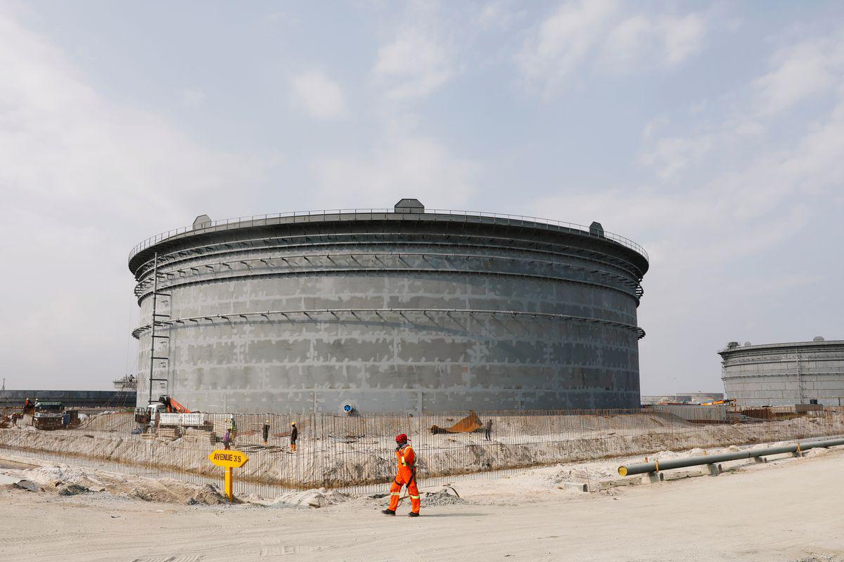 Rafinerija Dangote bo lahko predelovala vso afriško in ameriško nafto, pa tudi nekatere vrste nafte z Bližnjega vzhoda. Skupno bi lahko ustvarila trg za 11 milijard dolarjev nigerijske nafte letno. Foto: Reuters