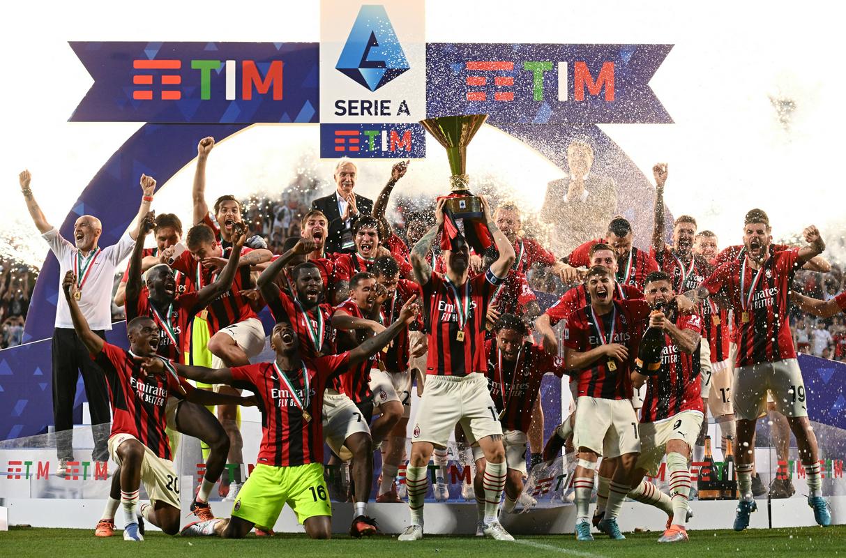 Milan je na naslov čakal že vse od maja 2011. Devetkrat zapored je bil prvak Juventus, lani pa je bil najboljši Inter. Foto: Reuters