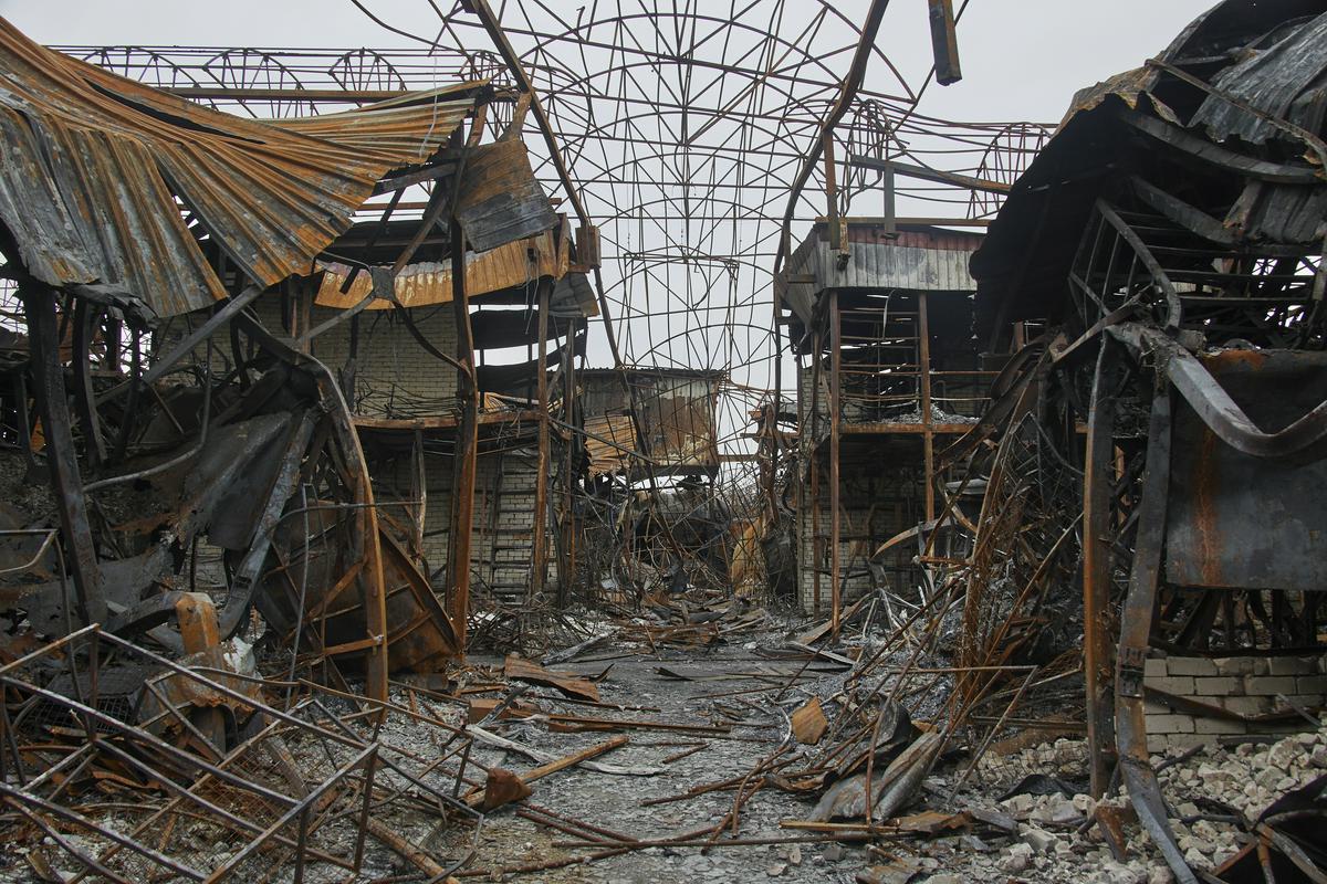 Uničena tržnica v Harkovu. Foto: EPA