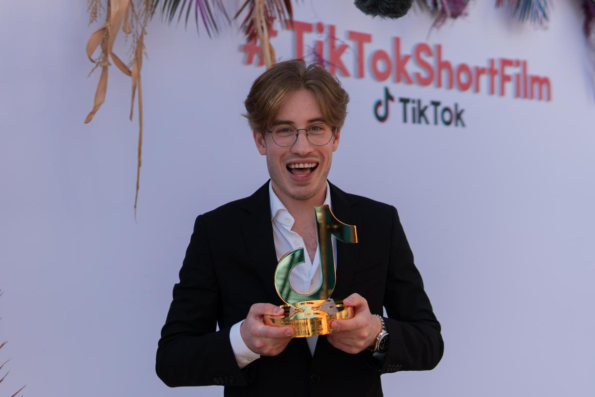 Koprčan Matej Rimanić s sploh prvikrat podeljeno nagrado #TikTokShortFilm. Foto: Cannes Film Festival