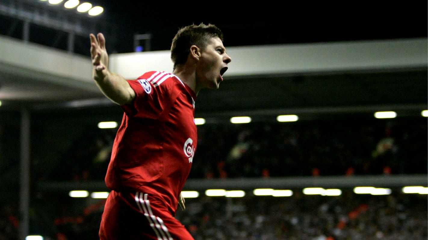 Steven Gerrard je bil leta 2009 eden izmed junakov povratnega srečanja osmine finala proti Realu. Foto: EPA