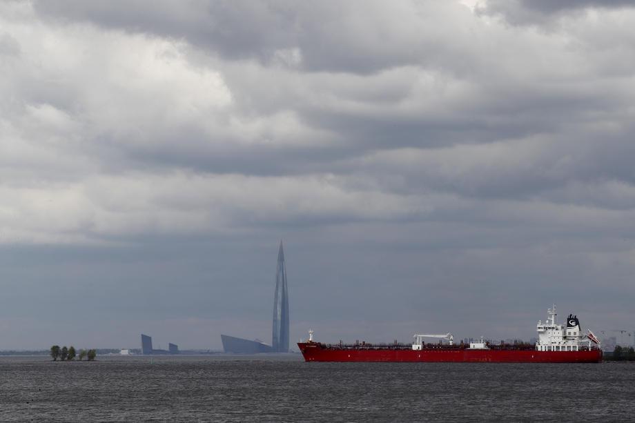 Rusija bo ob uvedbi kapica preusmerila svoje tankerje. Foto: EPA