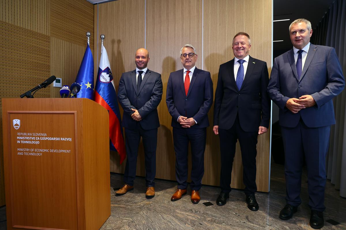 Na ministrstvu sta delo začela tudi nova državna sekretarja Dejan Židan in Matevž Frangež. Foto: BoBo