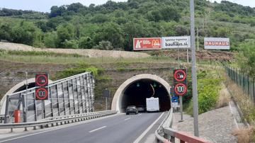 Vlada bi podaljšala veljavnost vinjet in odpravila njihovo uporabo na obalnih hitrih cestah