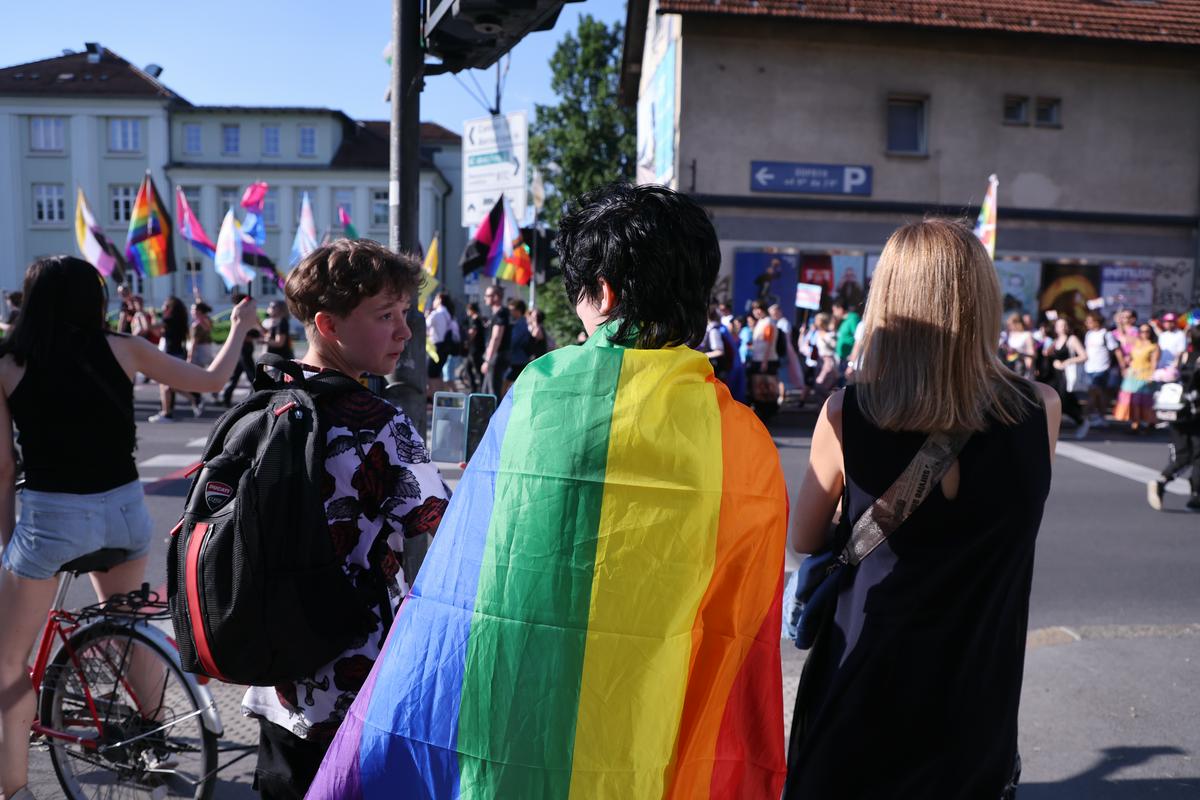 Festival Parada ponosa je bil letos zaznamovan tudi k pozivom pripadnikom skupnosti LGBTIQ+, naj izkoristijo priložnosti, ki jih ponujajo volitve, in naj od politike zahtevajo jasne odgovore in rešitve. Foto: BoBo/Borut Živulović