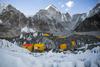 Nepal bo zaradi tajanja ledenika prestavil bazni tabor pod Everestom 