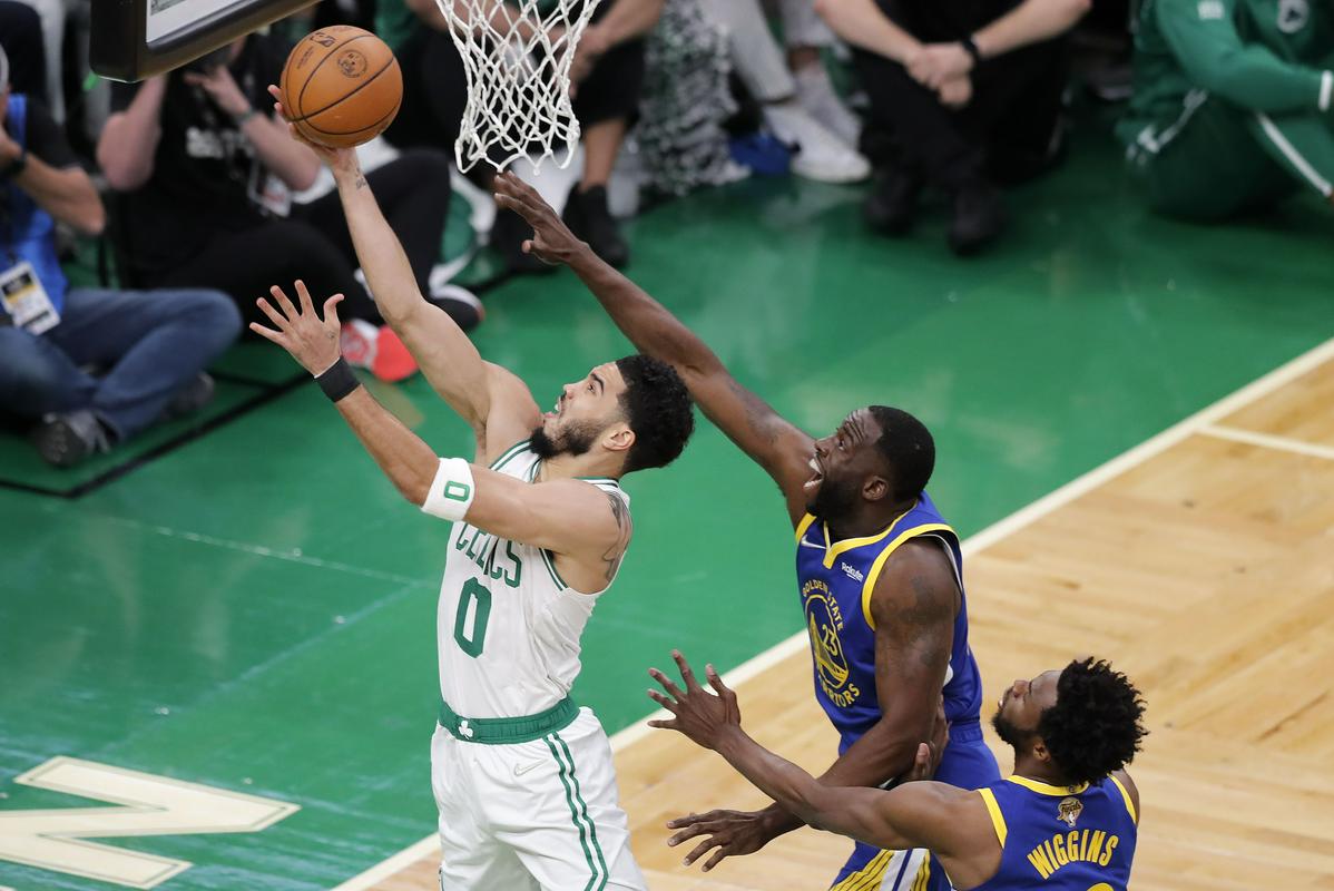 The bitten Draymond Green shone in the sixth game of the final.  Photo: AP