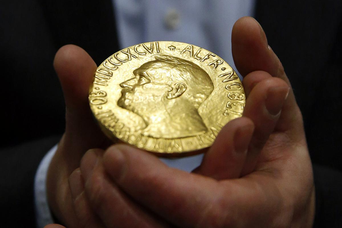 Sama nagrada vsebuje 175 gramov 23-karatnega zlata, kar pomeni, da je – če upoštevamo samo vrednost zlata – vredna približno 10.000 dolarjev. Pričakovati je, da jo bodo prodali za več kot milijon. Foto: AP