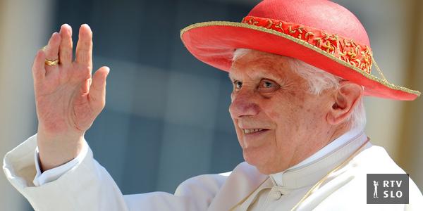 Un Allemand poursuit plusieurs représentants de l’Église, dont l’ancien pape, pour abus sexuels