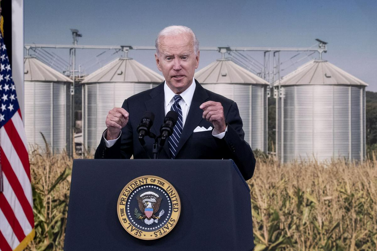 Ameriški predsednik Je Biden se je zavzel za prehod k novim virom energije in prihodnosti, ki ne bo odvisna od fosilnih goriv. Foto: EPA