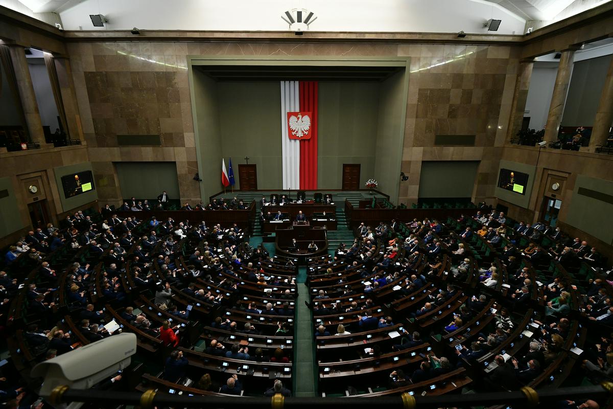 Poljski parlament med debato o zakonodajnem predlogu za pomoč Ukrajini marca letos.  Foto: EPA