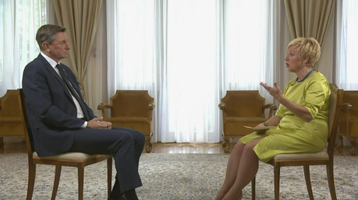 Borut Pahor med pogovorom z Rosvito Pesek. Foto: TV Slovenija/zajem zaslona