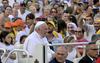 Papež pozval mlade, naj zberejo pogum in skočijo v zakonski jarem