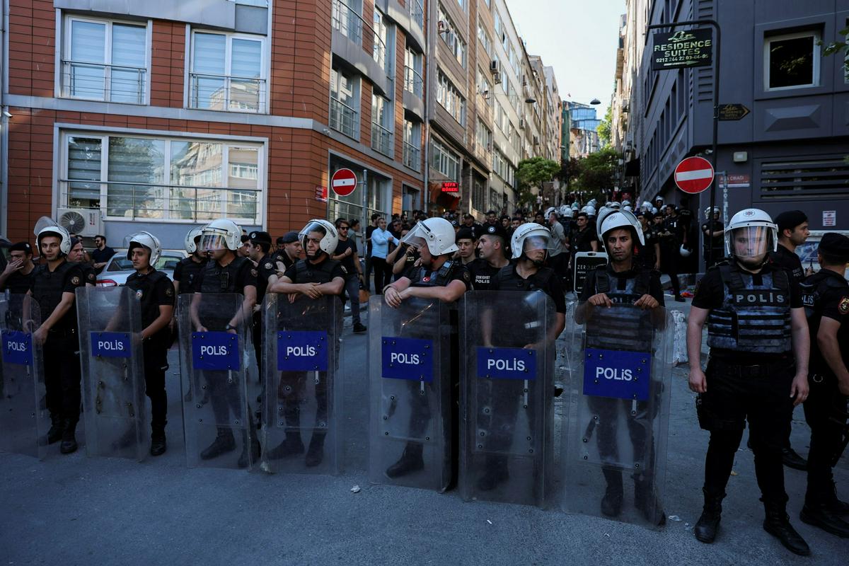 Policija je onemogočala pohod. Foto: Reuters