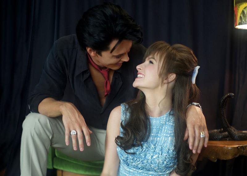 Priscilla Presley si je menda želela, da bi jo v filmu igrala Lana del Rey; na koncu je vlogo dobila Olivia DeJonge. Foto: Cineplexx