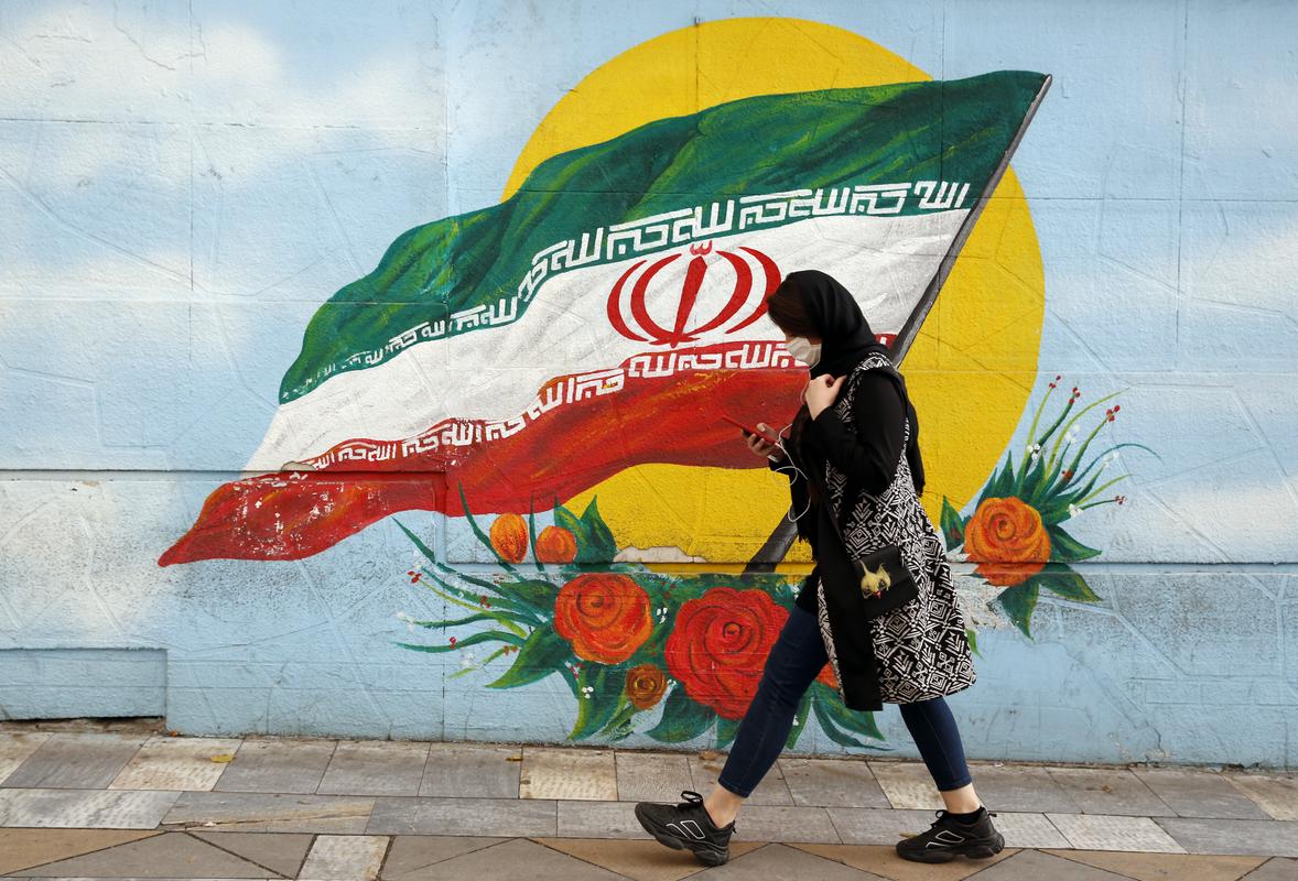 Številne ženske v Iranu protestirajo proti obveznemu nošenju naglavne rute in drugim oblikam diskriminacije žensk v državi. Foto: EPA
