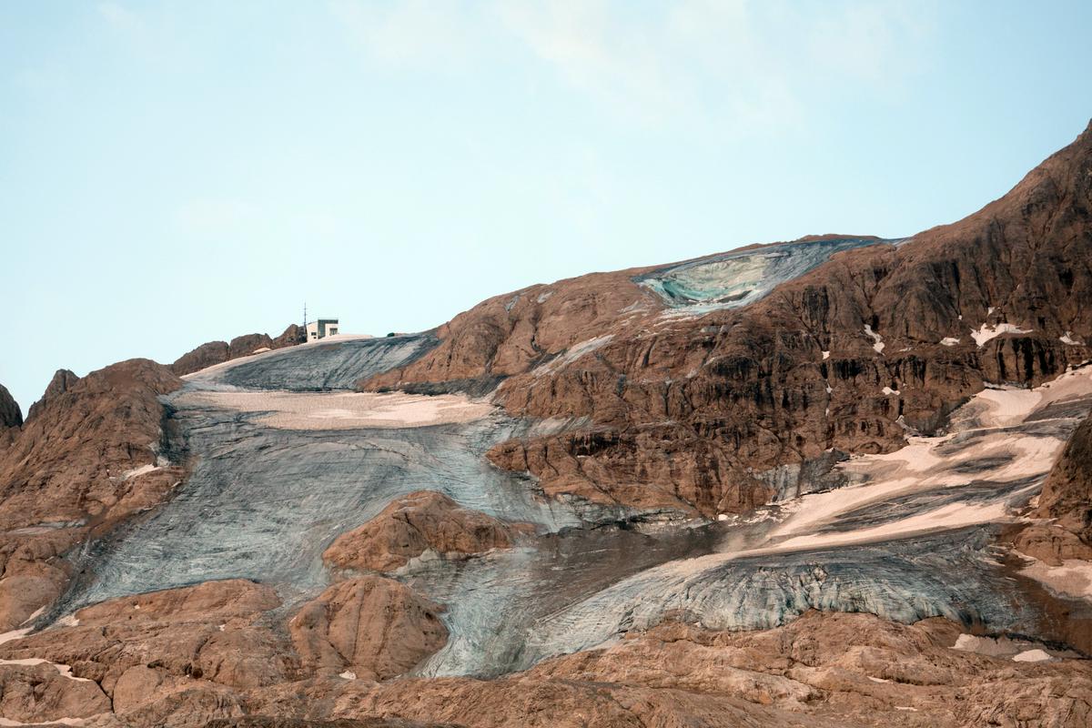 Ledenik na Marmoladi je v zadnjih 80 letih izgubil 80 odstotkov svoje mase, izginil naj bi do leta 2050. Foto: BoBo