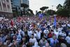 V Tirani na tisoče protestnikov zahtevalo odstop premierja Rame