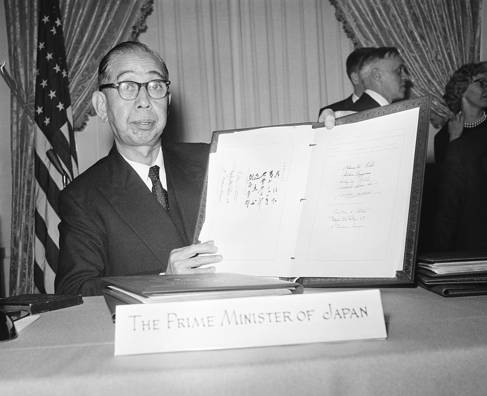 Япония 1951. Конференция в Сан Франциско 1951. Сан-Францисский Мирный договор 1951. Киси Нобусукэ 16 января 1960 год США. Лакан в Японии.