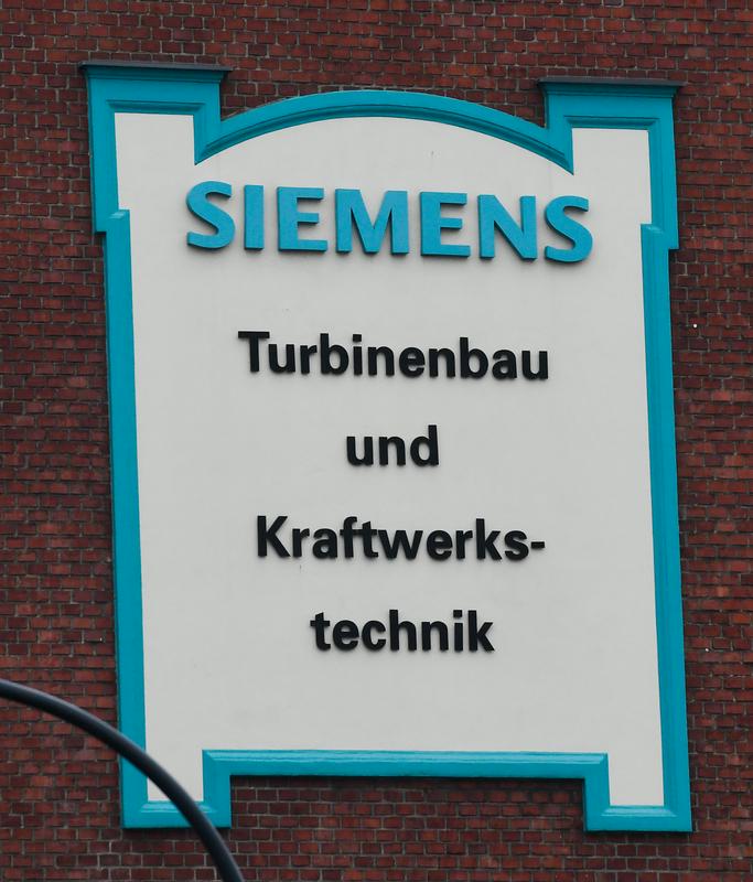 Tlačne komponente popravlja nemško podjetje Siemens, ki je turbino na popravilo poslalo kanadski podružnici. Foto: EPA