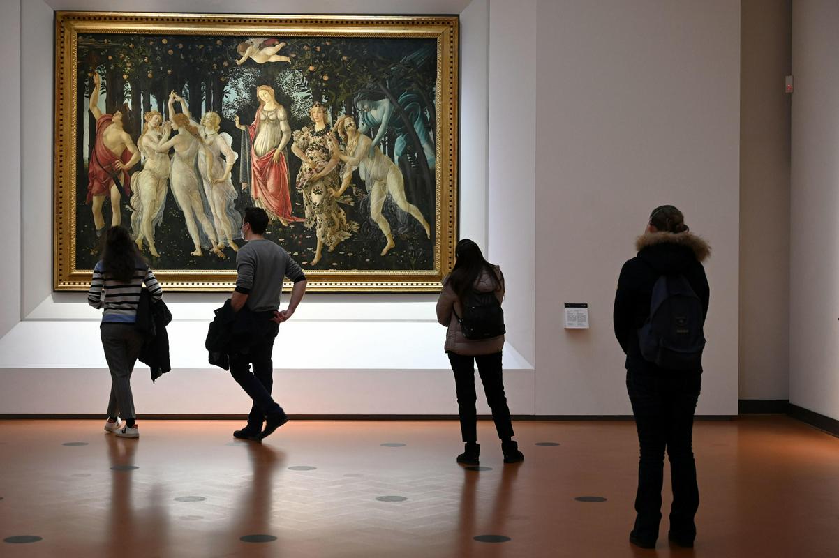 Galerijo Uffizi, v kateri hranijo eno najbolj znamenitih likovnih zbirk na svetu, vodi nemški direktor Eike Schmidt, ki ga je minister za kulturo sicer pohvalil, dodal pa, da vsi drugi tuji kulturni menedžerji v preteklosti niso delali dobro. Foto: EPA