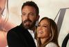 Jennifer Lopez in Ben Affleck sta okronala obujeno romanco s poroko 