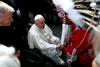 Papež Frančišek v Kanadi prosi staroselce odpuščanja za zlorabe otrok