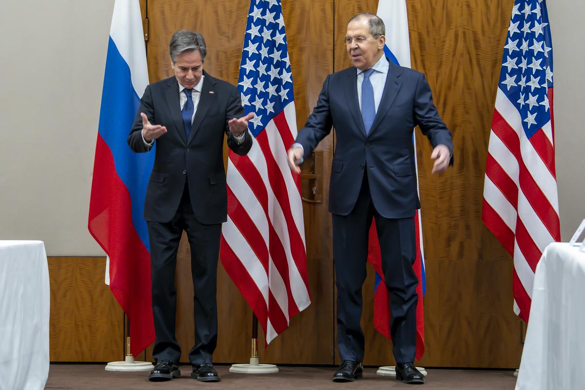 Obeta se prvi pogovor zunanjih ministrov ZDA in Rusije, odkar je Rusija 20. februarja napadla Ukrajino. Foto: EPA