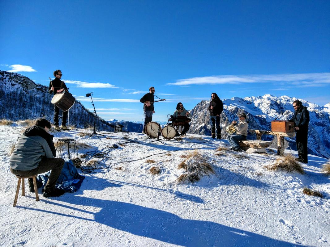 Snemanje pesmi in videospota Zima pod Tolminskim Migovcem. Foto: Rok Košir