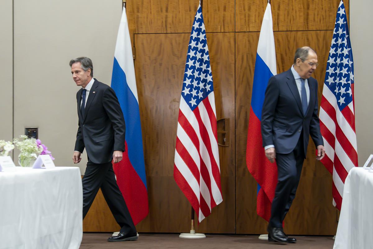 Blinken in Lavrov sta se srečala januarja letos v Švici še pred začetkom ruskega vojaškega napada na Ukrajino. Foto: EPA