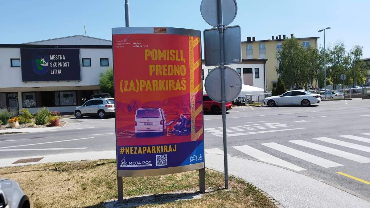 Plakat je mogoče videti tudi v Litiji. Foto: Moja pot