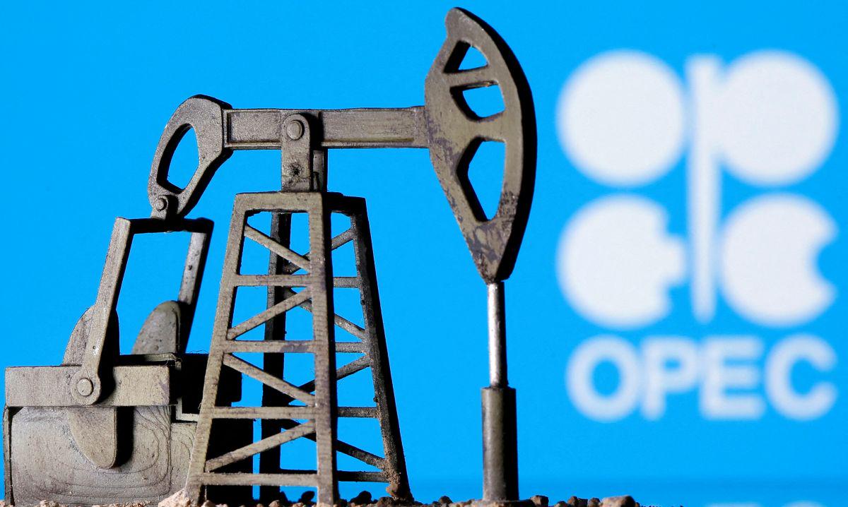 Cene nafte so se spustile najnižje v zadnjega pol leta, saj je vse več znamenj, da bodo številna razvita gospodarstva končala v recesiji. Kartel Opec je sicer sredi tedna simbolično zvišal proizvodne kvote, če bi se odločil za občutno zvišanje, bi to še bolj navzdol potisnilo cene nafte. Foto: Reuters