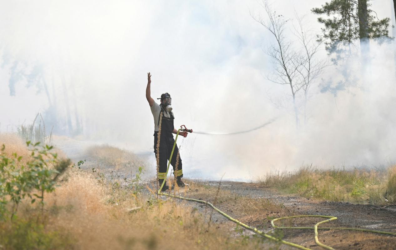 Nemški gasilci se s požarom borijo že od konca julija. Foto: Reuters