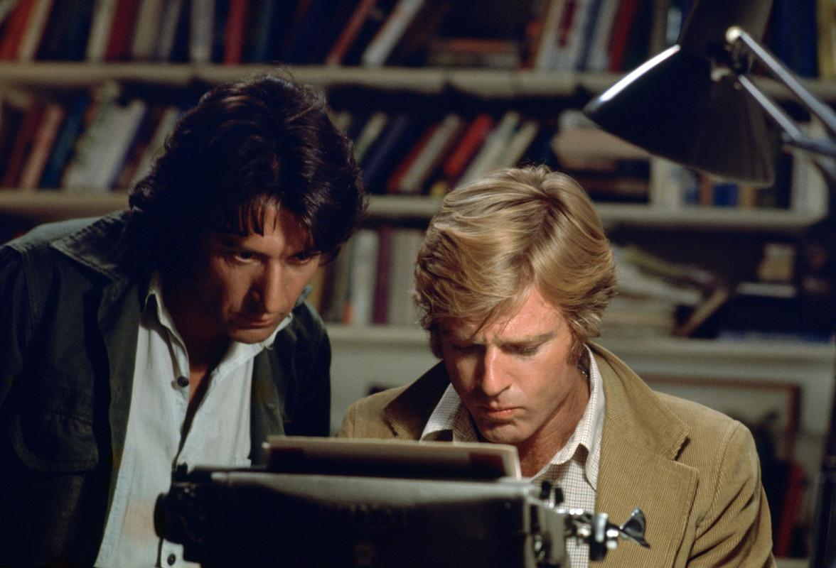 V Vseh predsednikovih možeh novinarja Bob Woodward (Robert Redford) in Carl Bernstein (Dustin Hoffman) postopoma razkrijeta afero Watergate, ki je s položaja odnesla predsednika Nixona. Foto: Slovenska kinoteka