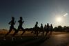 Maratonci opozarjajo na neznosne temperature za tek