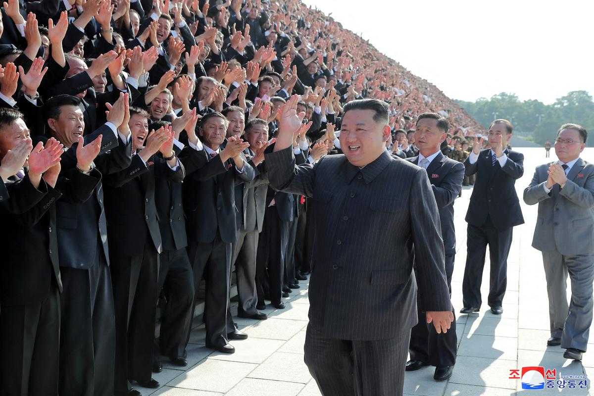 V Severni Koreji so šele letos uradno potrdili primere covida-19. Foto: Reuters